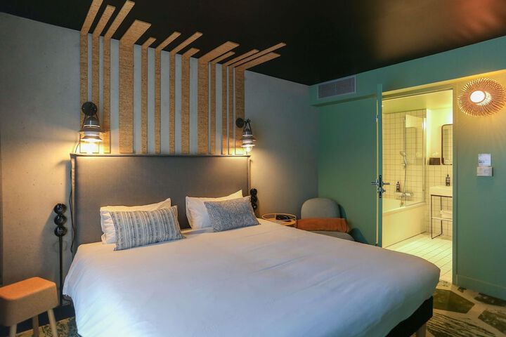 Room 44 of 126