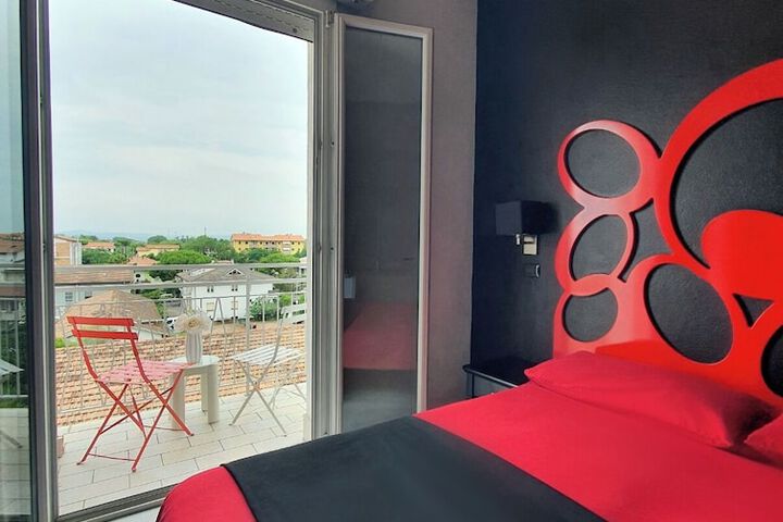 Room 14 of 27