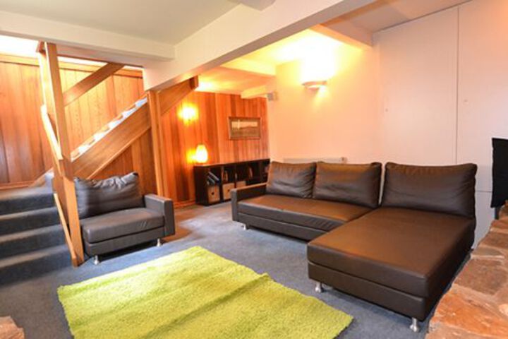 Room 5 of 11