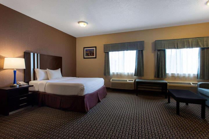 1 King Bed (8 of 13)