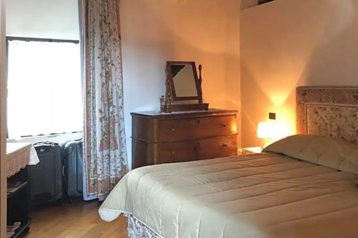 Room 4 of 15