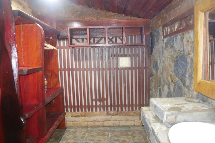 Room 242 of 288