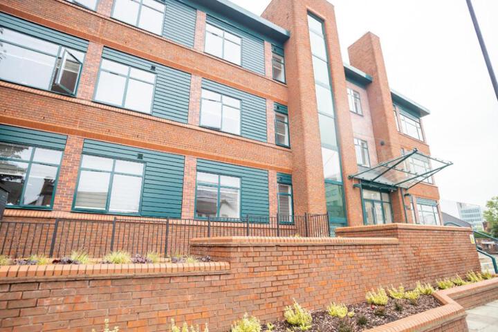 Deluxe & Chic 1 & 2 Bed Apts near Heathrow Legoland & Windsor Slough by Belvilla