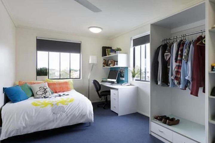 Room 6 of 35
