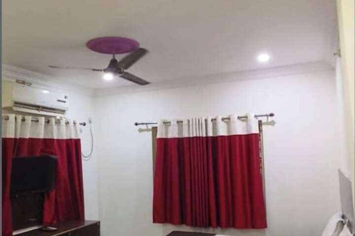 Room 14 of 22