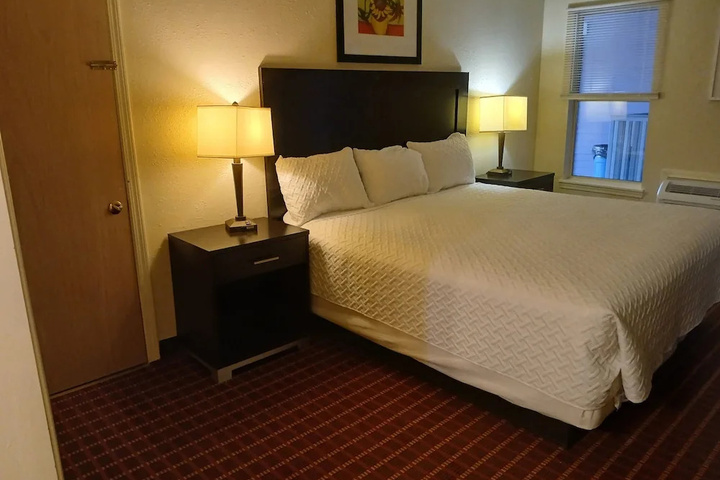 Room 2 of 5