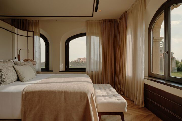 Room 10 of 92