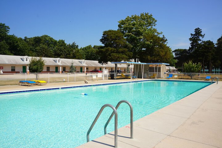 Hotel Pool