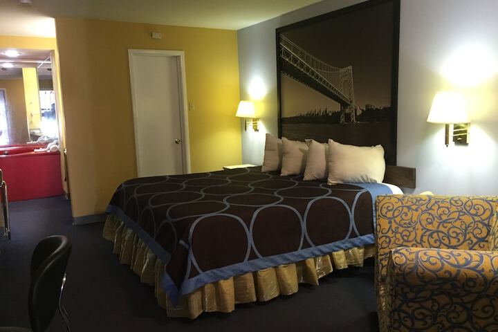 Room 10 of 33