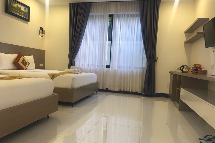 Room 35 of 76
