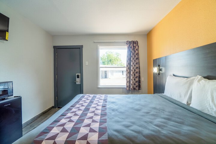 Room 33 of 79