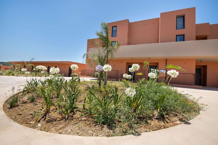Hotel Exterior 260 of 312