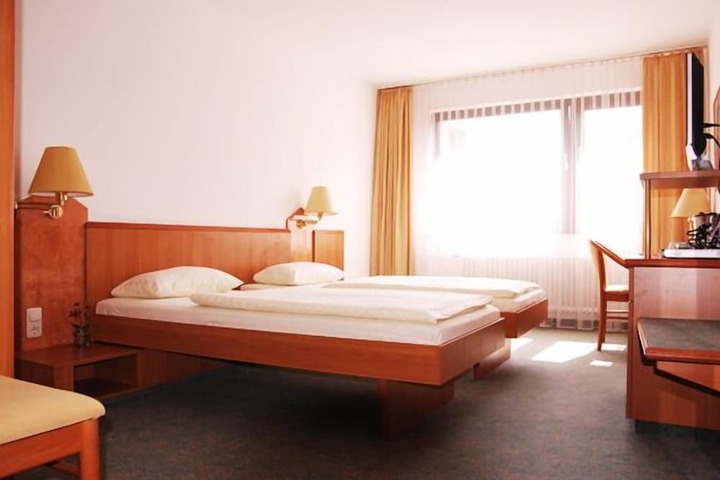 Room 7 of 32