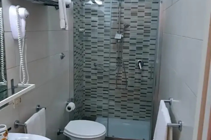 Room 15 of 25