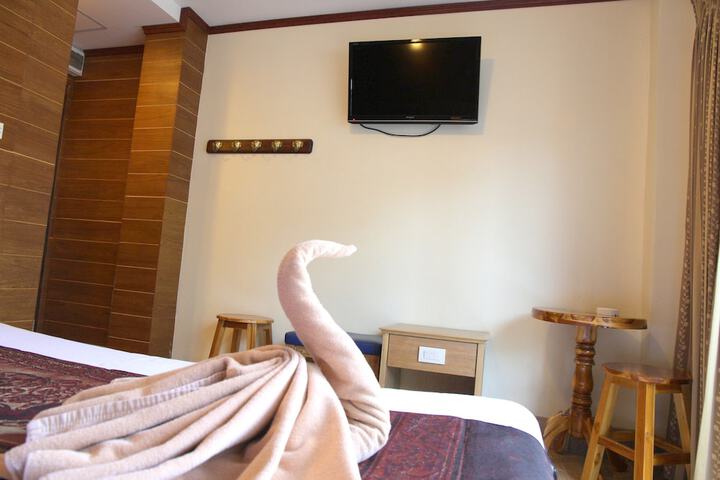 Room 10 of 37