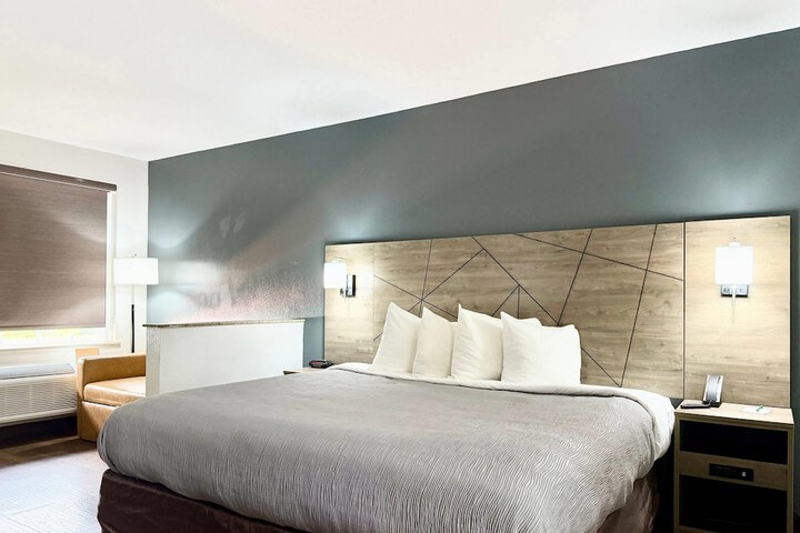 Room 8 of 25