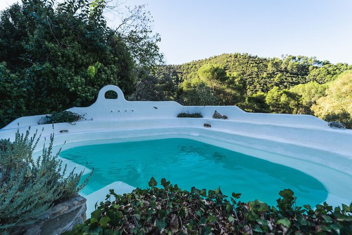 Pool 44 of 67