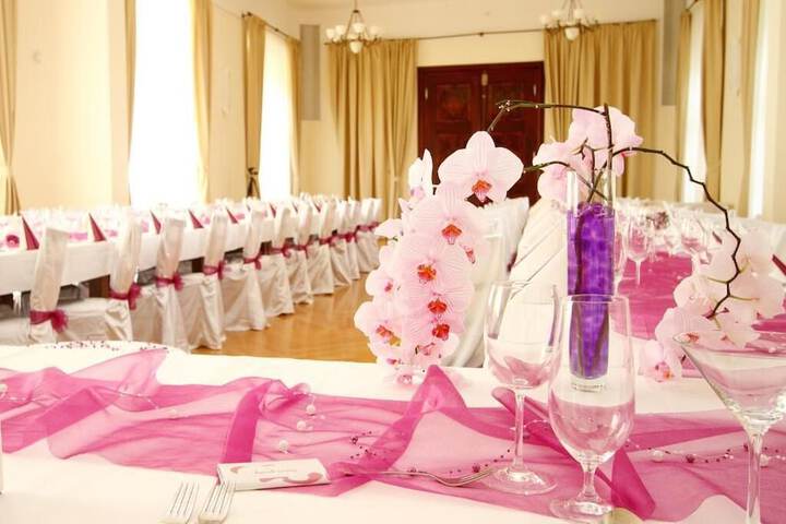 Ballroom/Hall 46 of 60