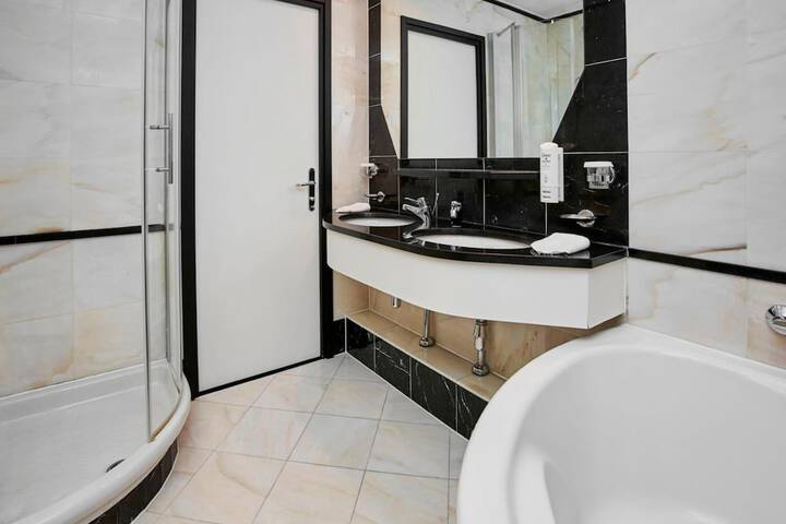 Room 15 of 30