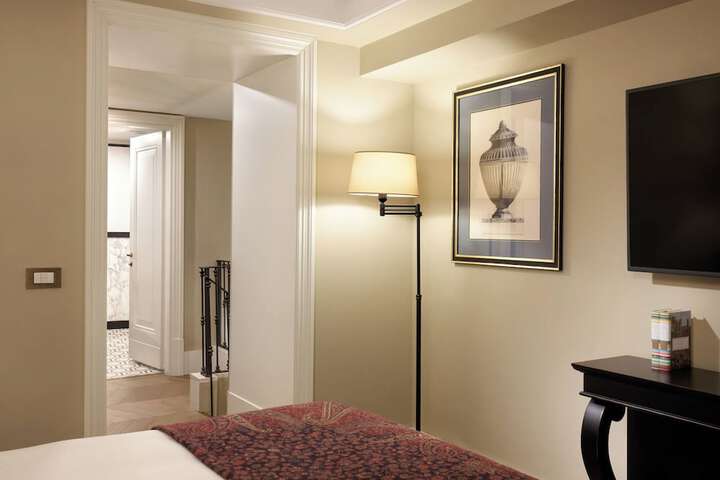 Room 53 of 153