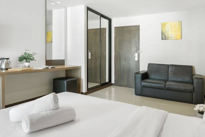 Room 8 of 38