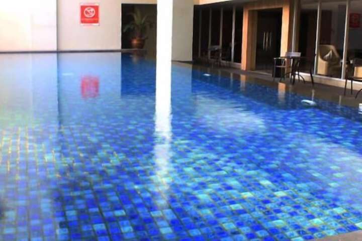 Hotel with Pool