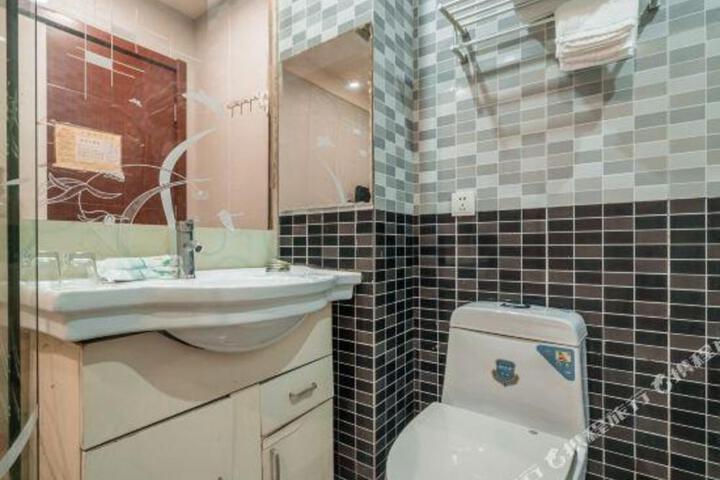 Yiheju Hotel (Shanghai West Railway Station Caoyang Road Branch)
