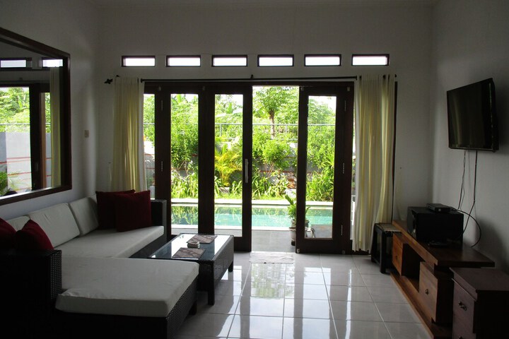 Room 9 of 33