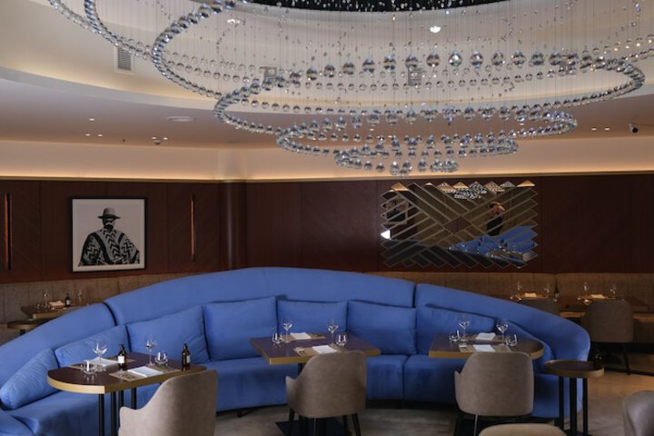 Dining 76 of 153