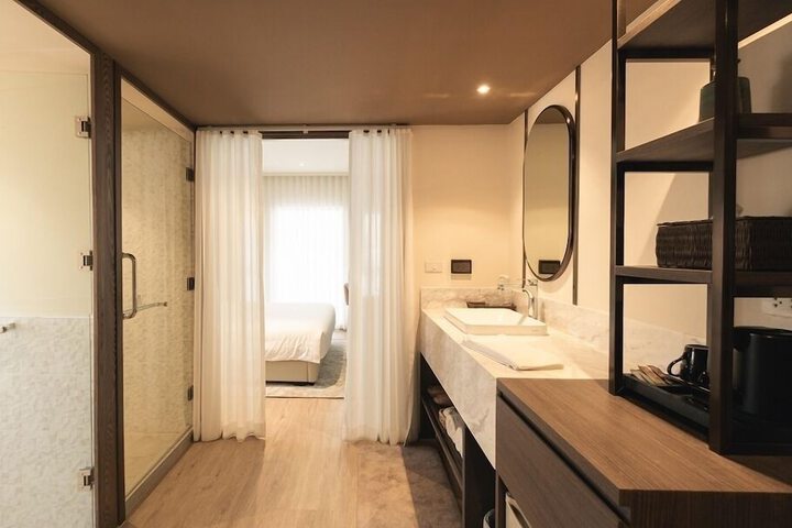Room 32 of 73
