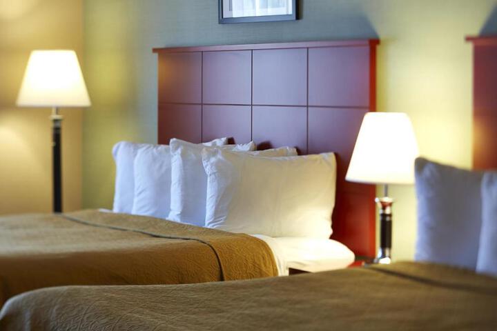 2 Queen Beds (14 of 18)