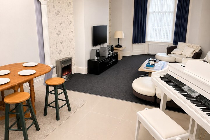 Room 28 of 48
