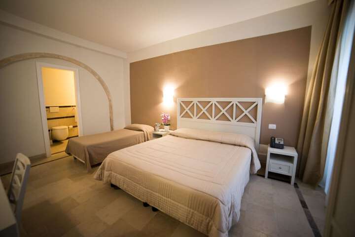Room 10 of 40