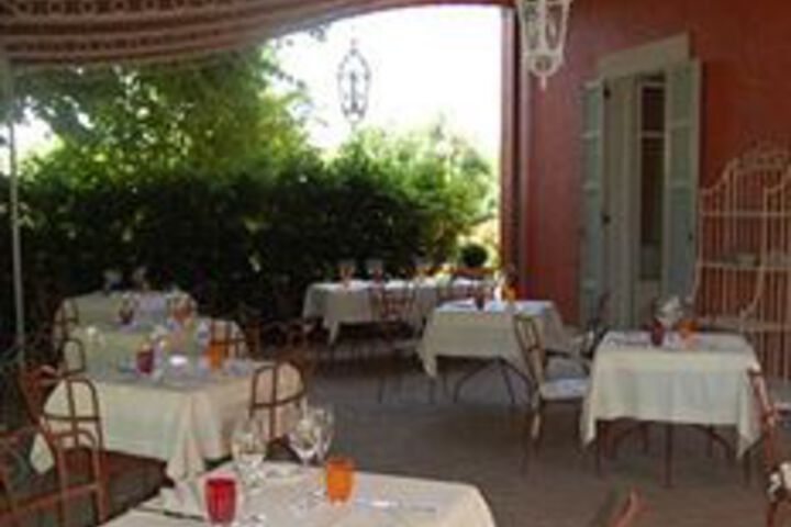 Dining 5 of 44