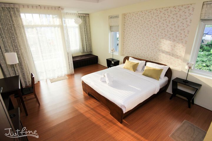 Room 12 of 80