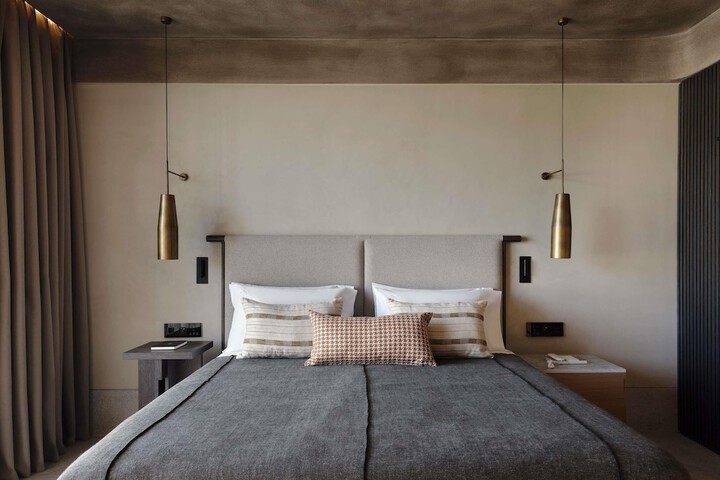 Room 2 of 43