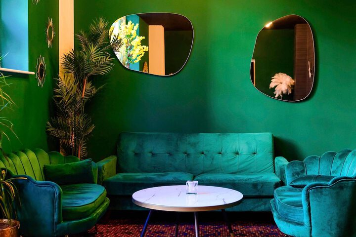 Lounge 106 of 146