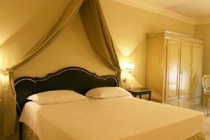 Room 18 of 42