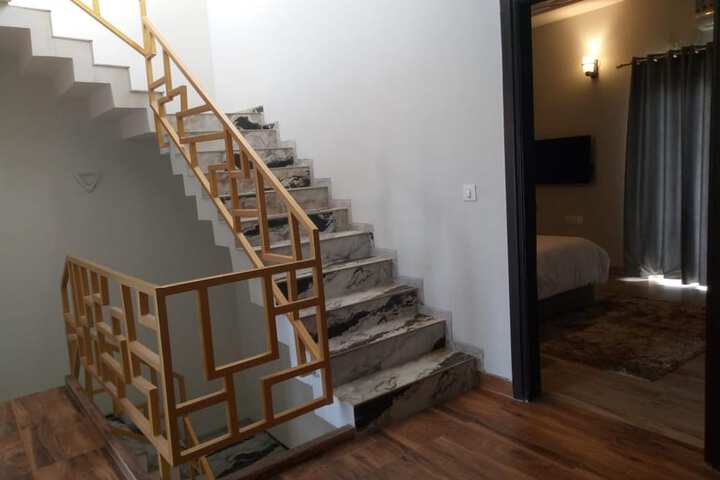 Room 3 of 87