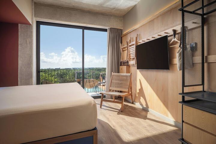 Room 27 of 110
