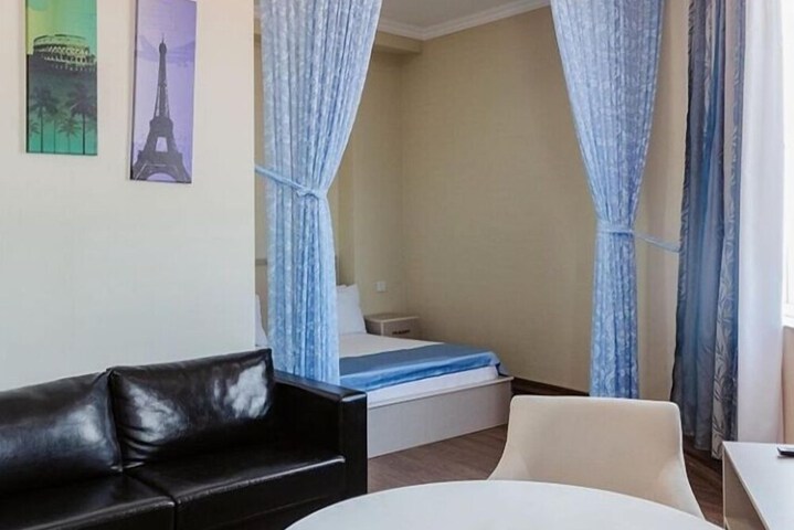 Room 10 of 63