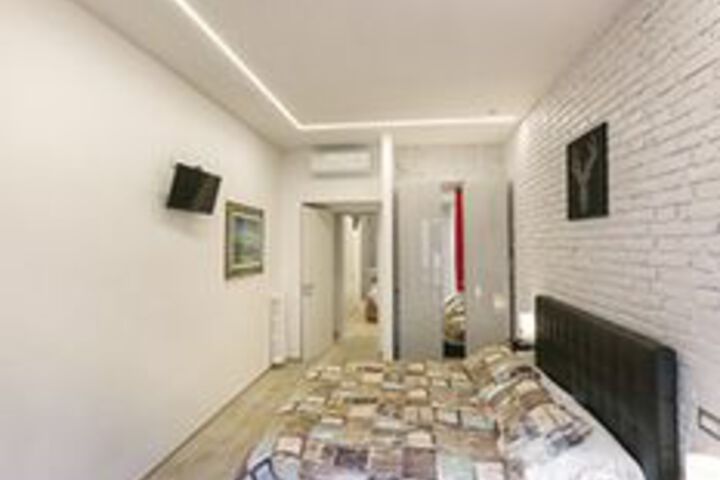 Room 4 of 13