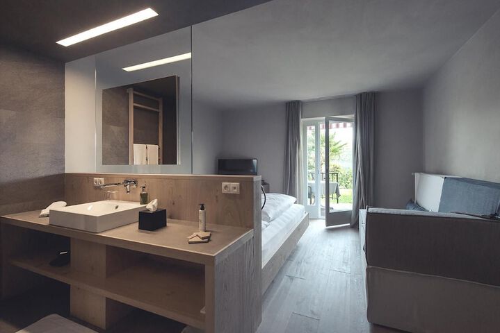 Room 8 of 41