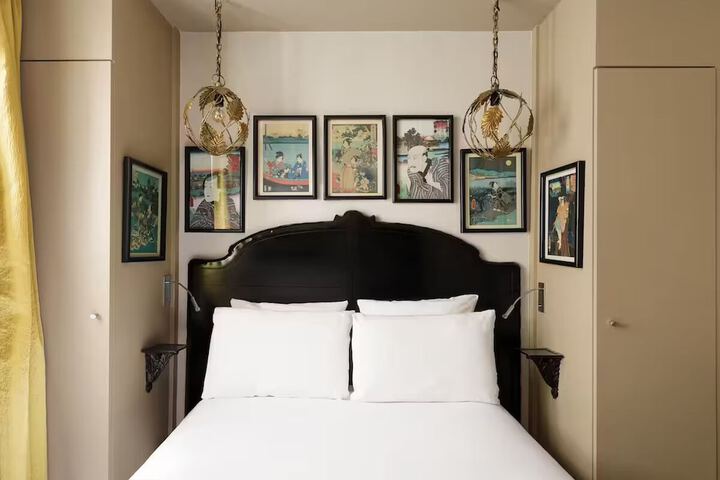 Room 32 of 53