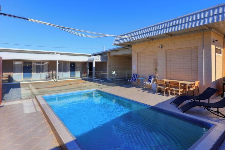 Pool Hotel