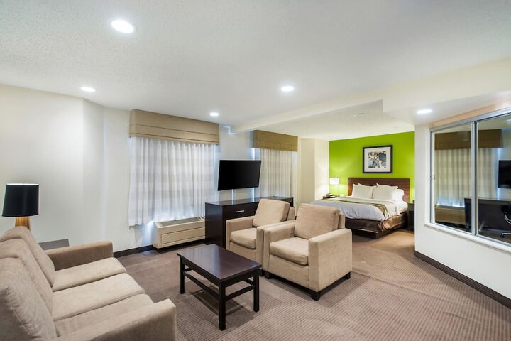 Queen Bed Accessible (9 of 15)
