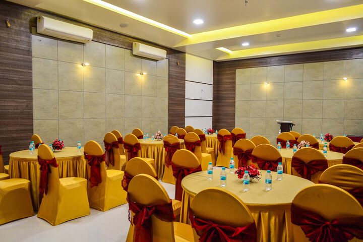 Business Center 34 of 39