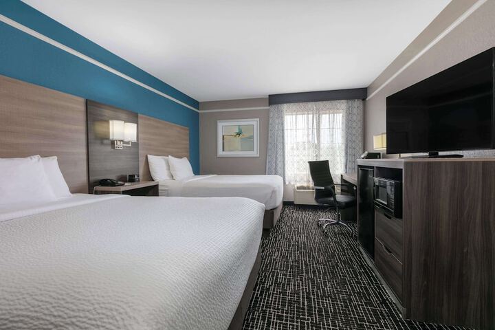 2 Queen Beds Mobility Accessible (1 of 6)