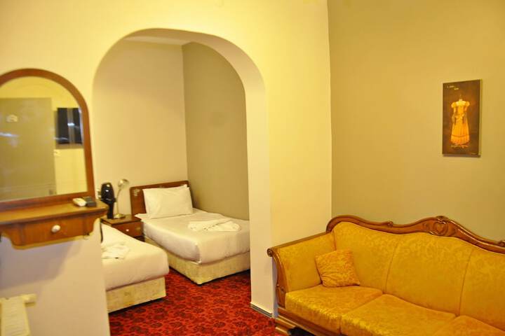 Room 18 of 76