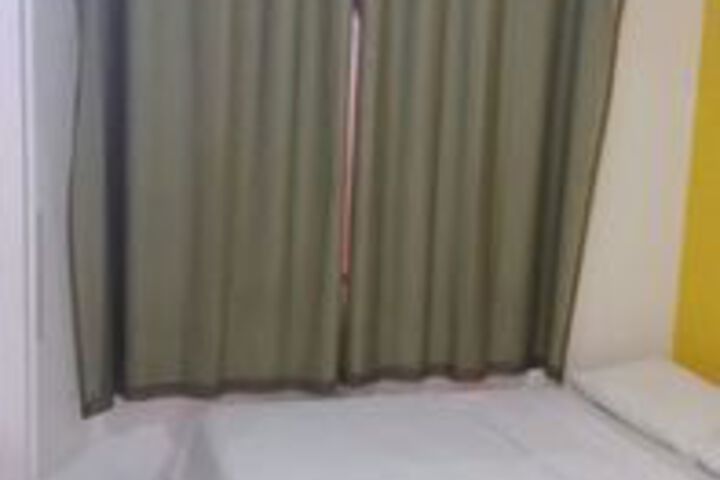 Room 14 of 32